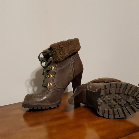 Fur lined ankle booties, size 6 - Picture 5 of 5